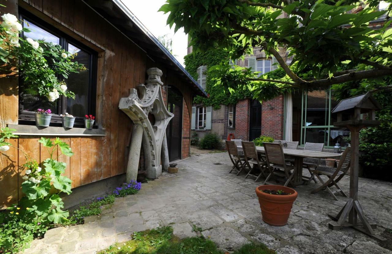 La Rosace Bed & Breakfast ชาร์ตร ภายนอก รูปภาพ